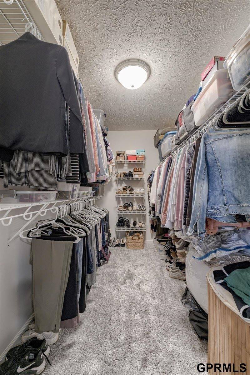 16009 Curtis Avenue, Omaha, NE 68116