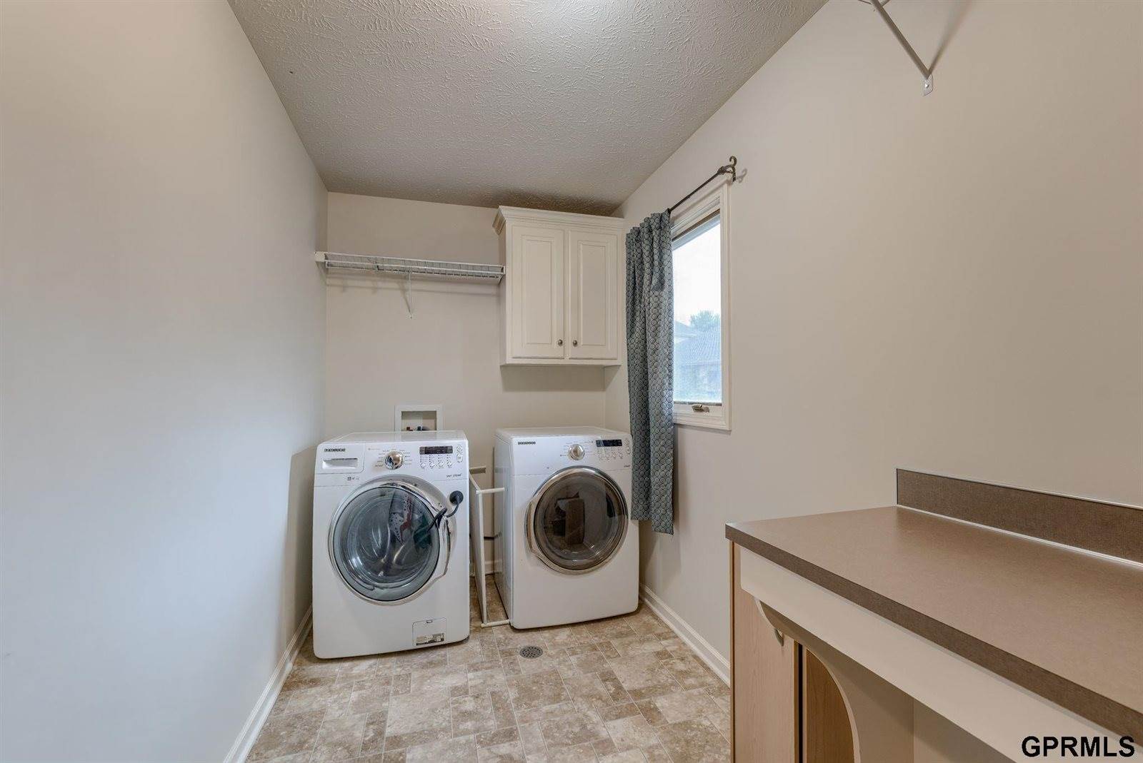 16009 Curtis Avenue, Omaha, NE 68116