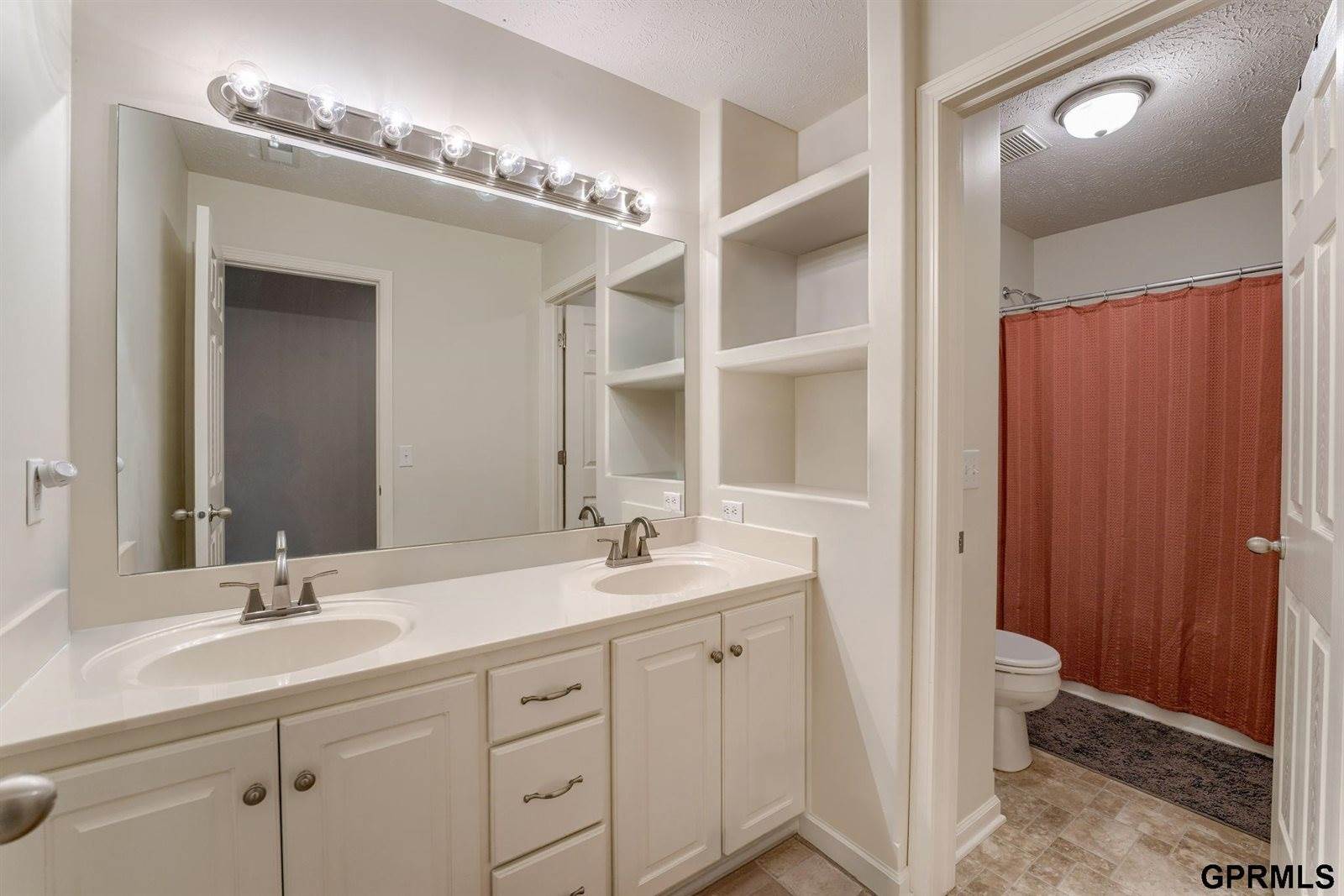 16009 Curtis Avenue, Omaha, NE 68116