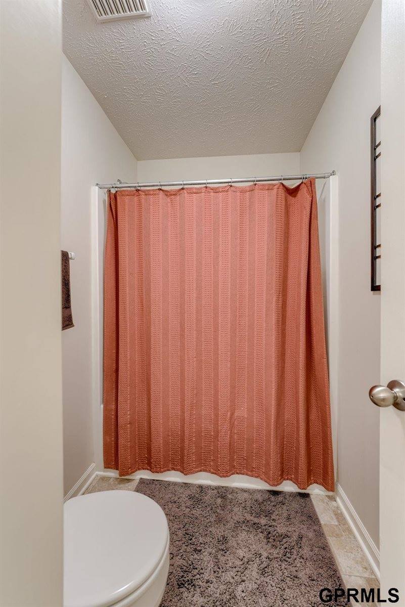 16009 Curtis Avenue, Omaha, NE 68116