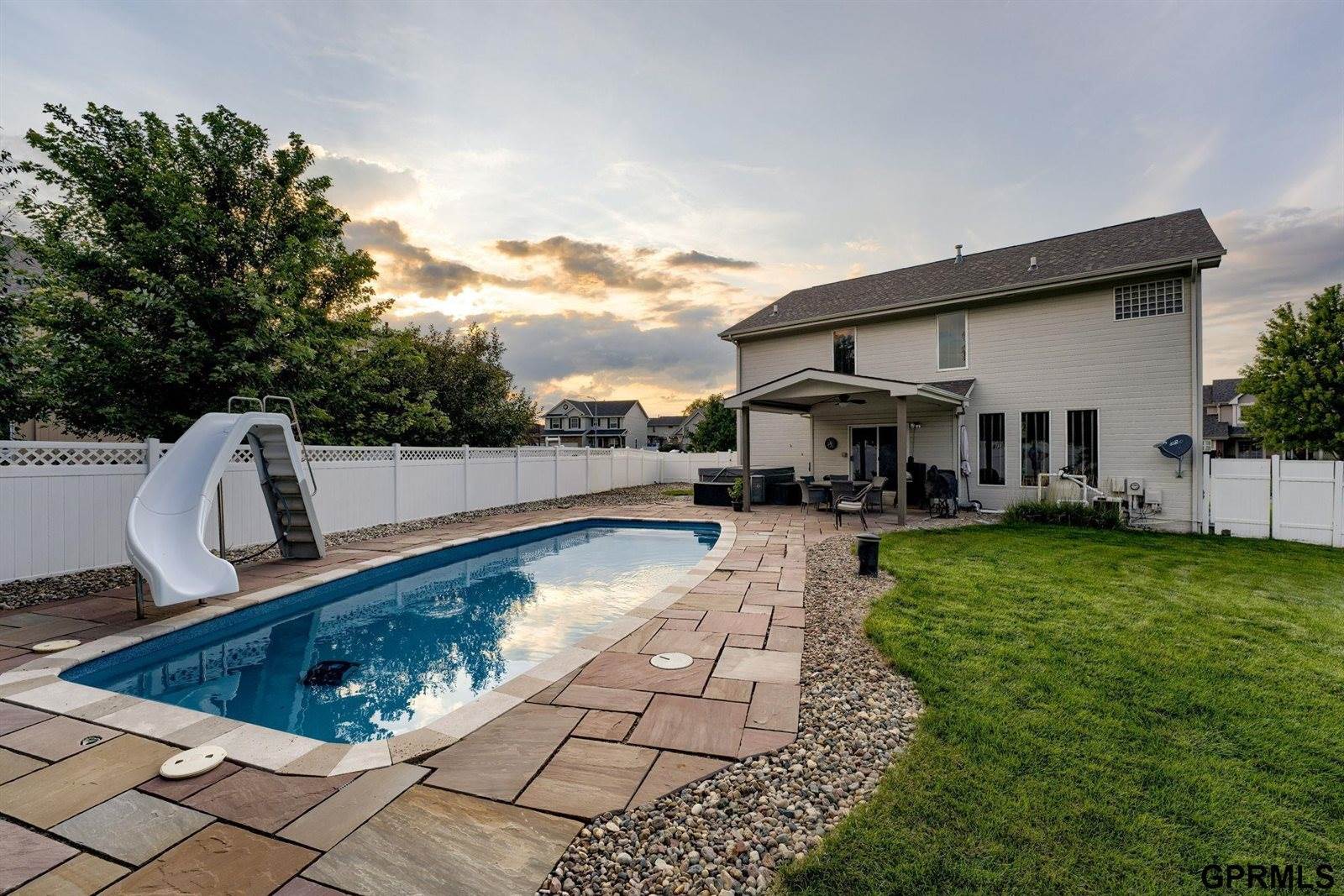 16009 Curtis Avenue, Omaha, NE 68116