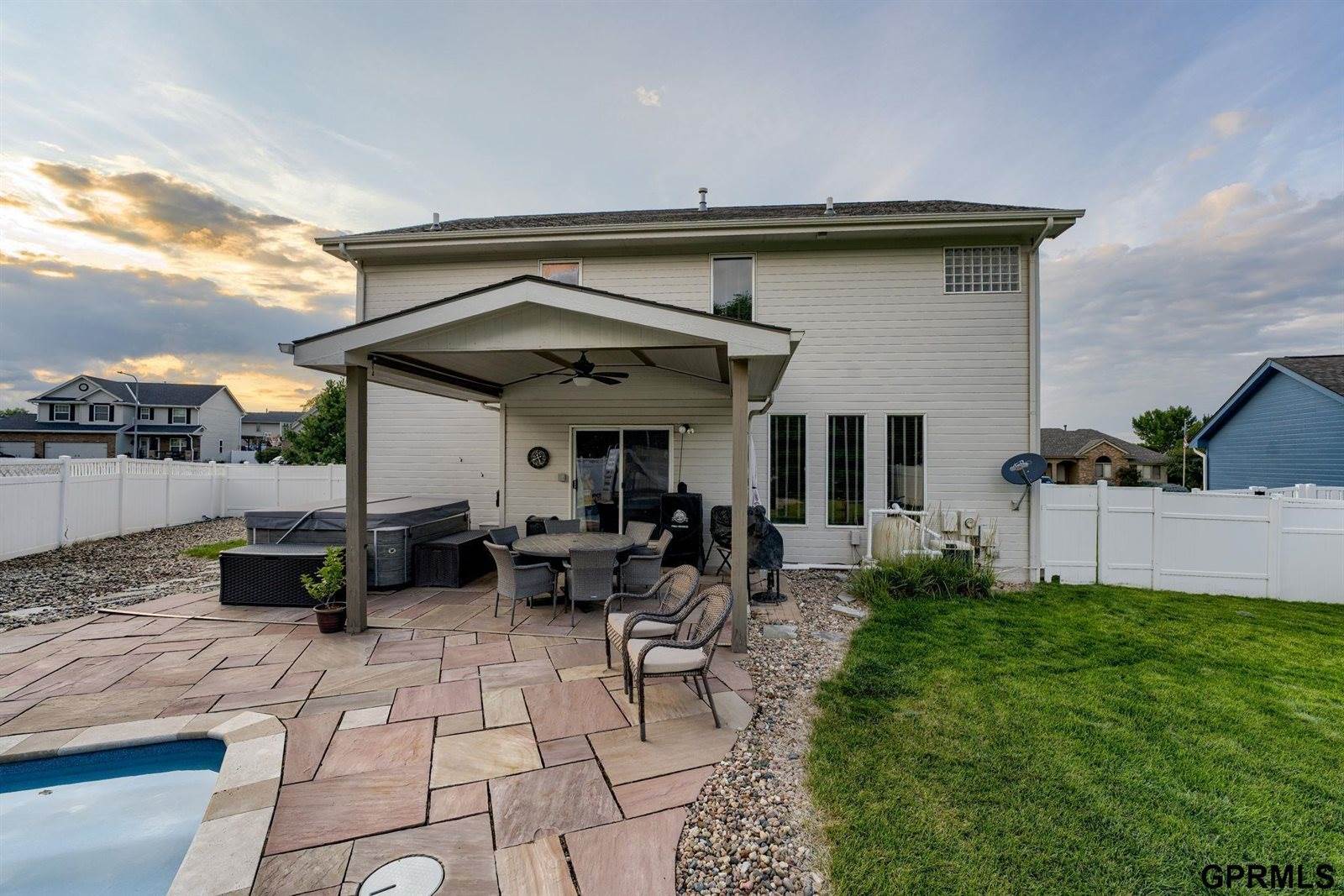 16009 Curtis Avenue, Omaha, NE 68116