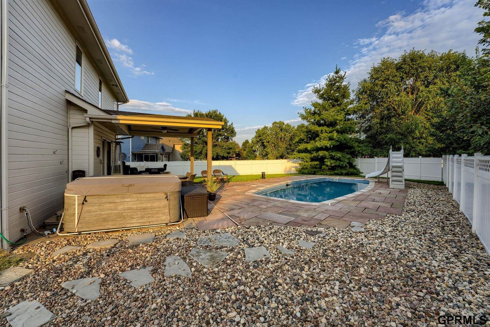 16009 Curtis Avenue, Omaha, NE 68116