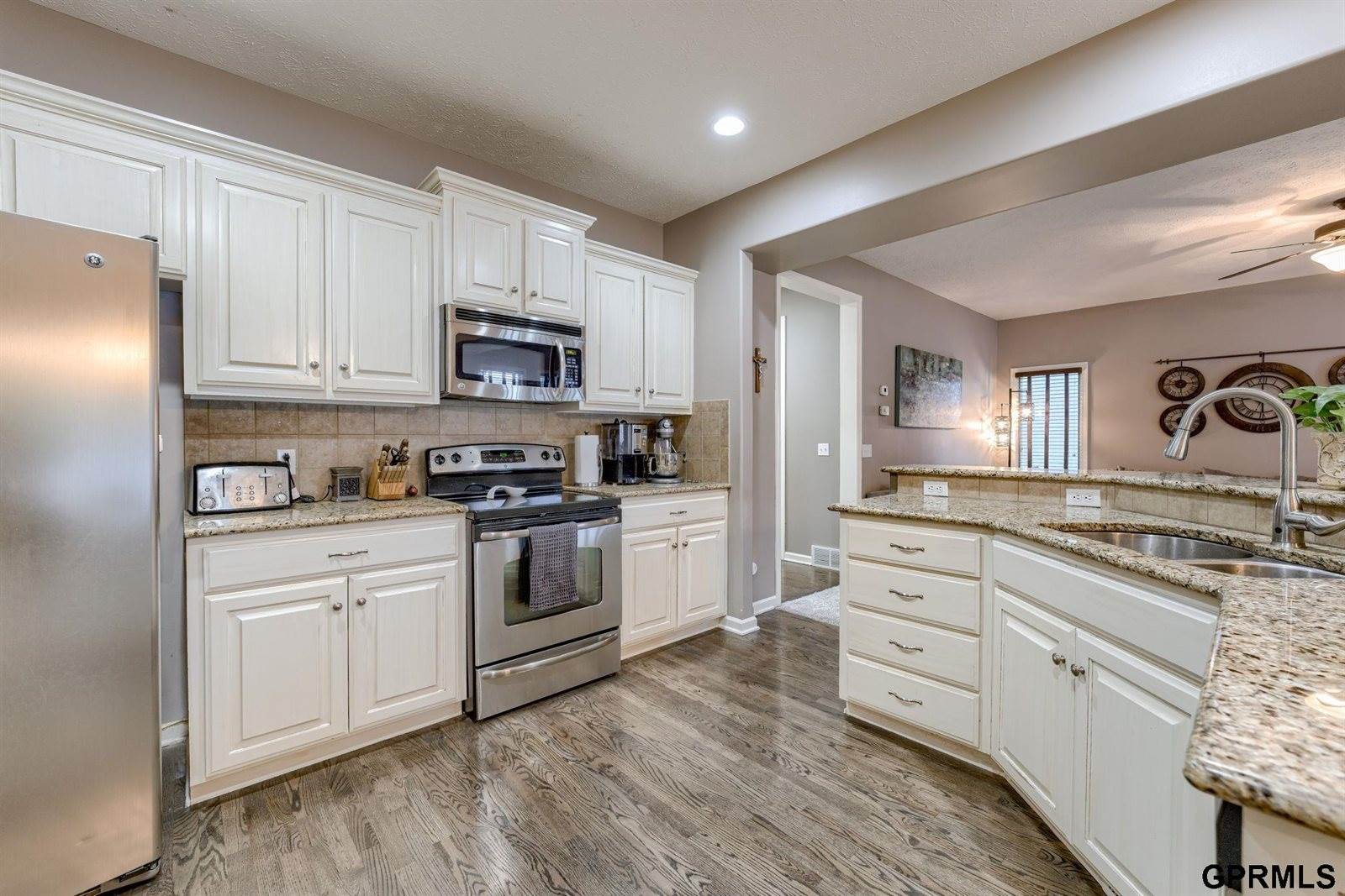 16009 Curtis Avenue, Omaha, NE 68116