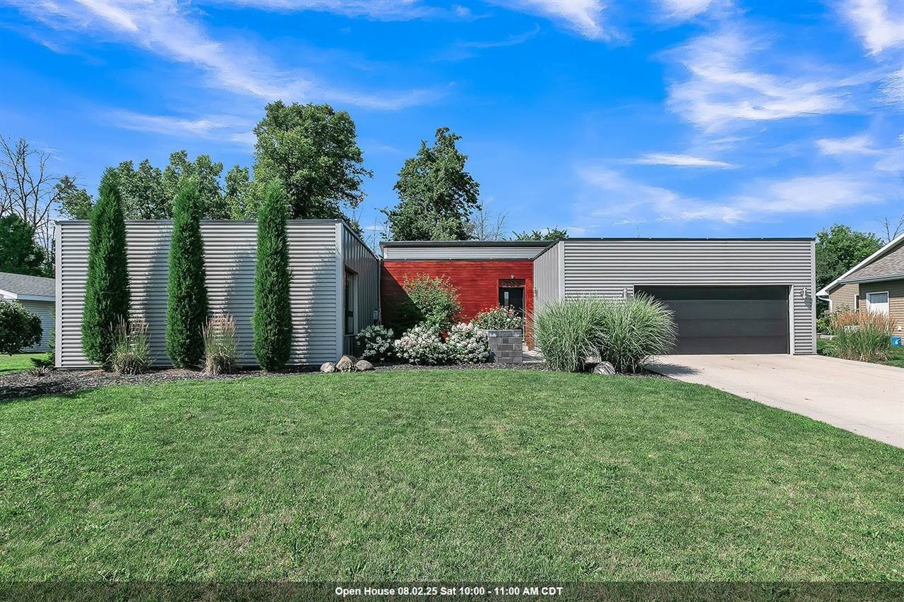 5520 West Cedar Crest Court, Appleton, WI 54914