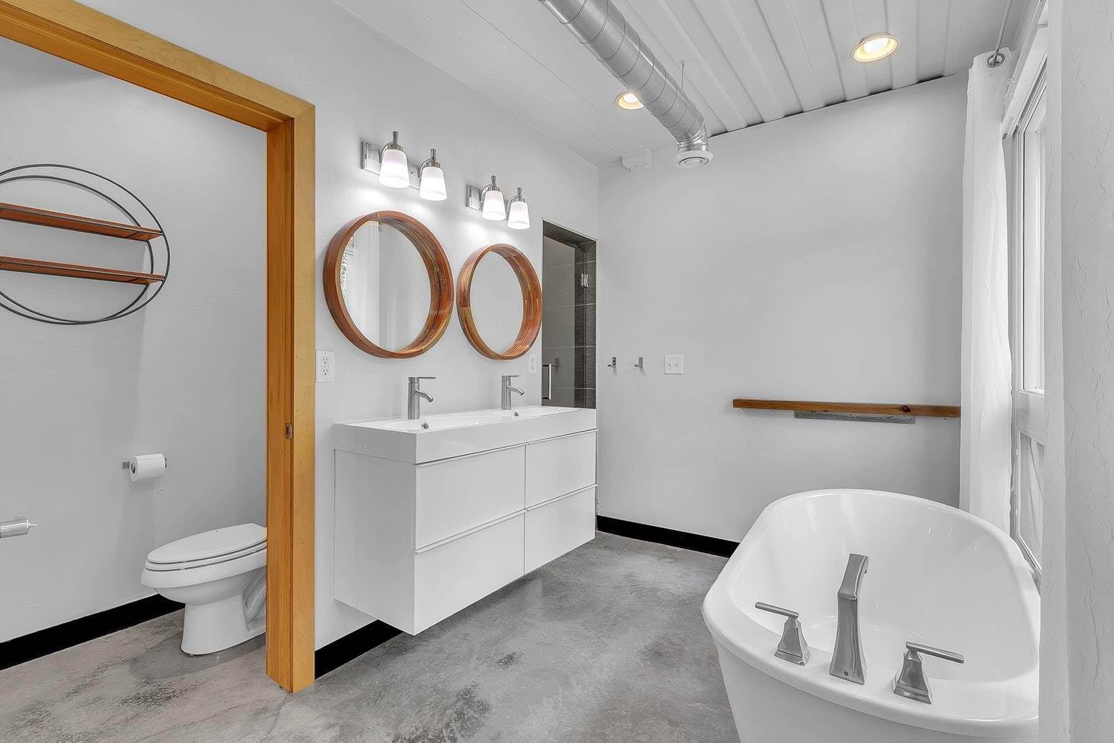 5520 West Cedar Crest Court, Appleton, WI 54914