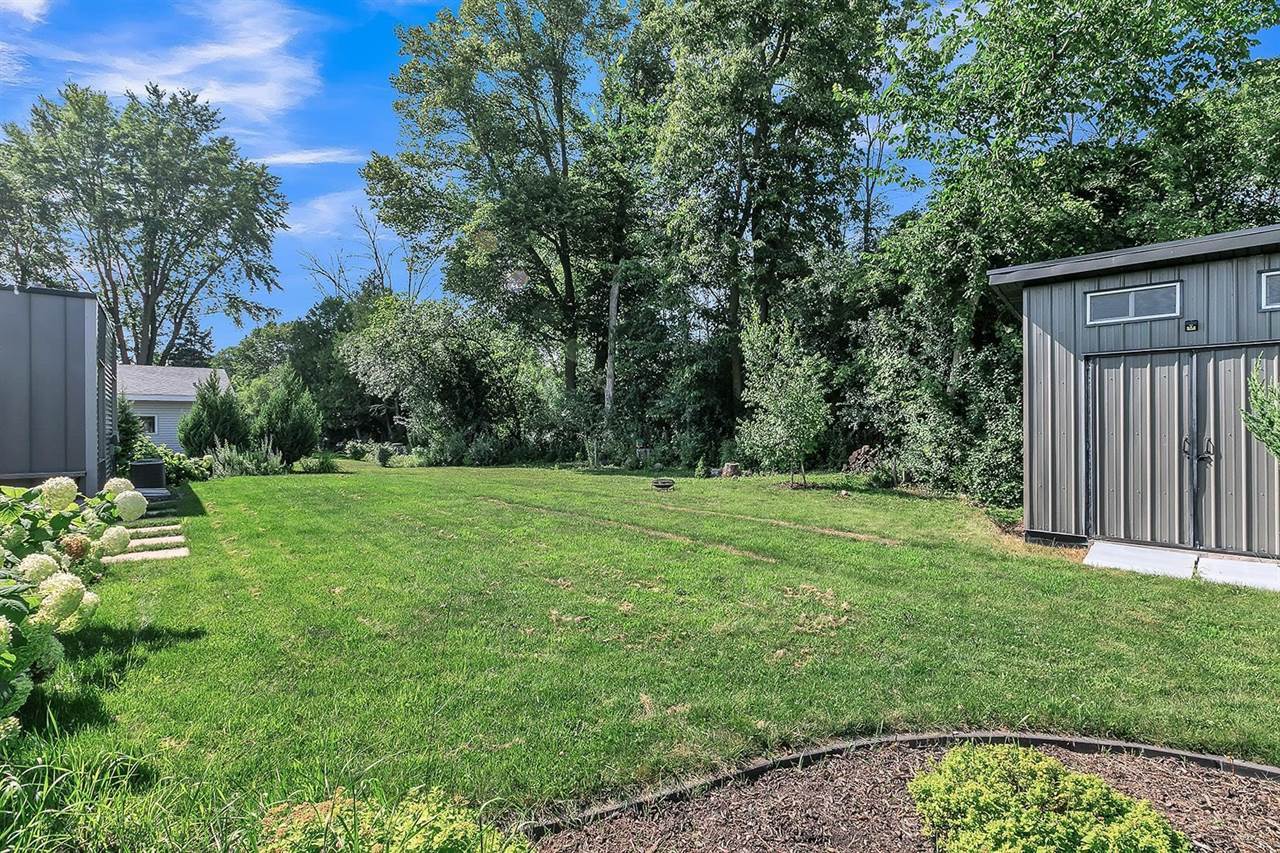 5520 West Cedar Crest Court, Appleton, WI 54914