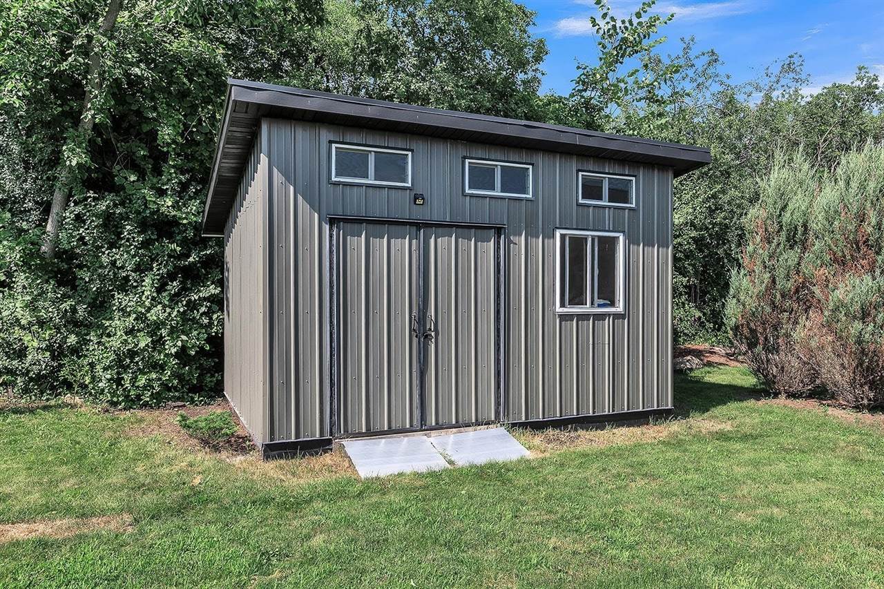 5520 West Cedar Crest Court, Appleton, WI 54914