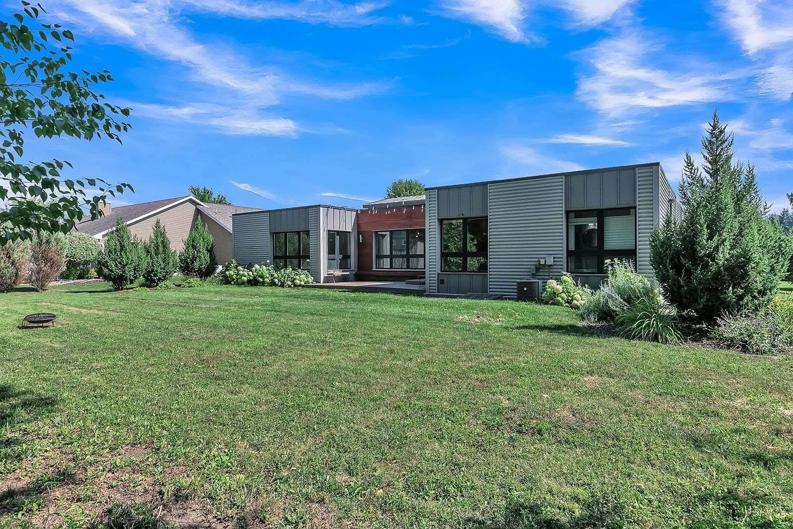 5520 West Cedar Crest Court, Appleton, WI 54914