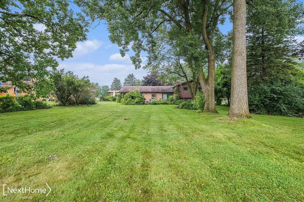 7415 Green Valley Drive, Grand Blanc, MI 48439