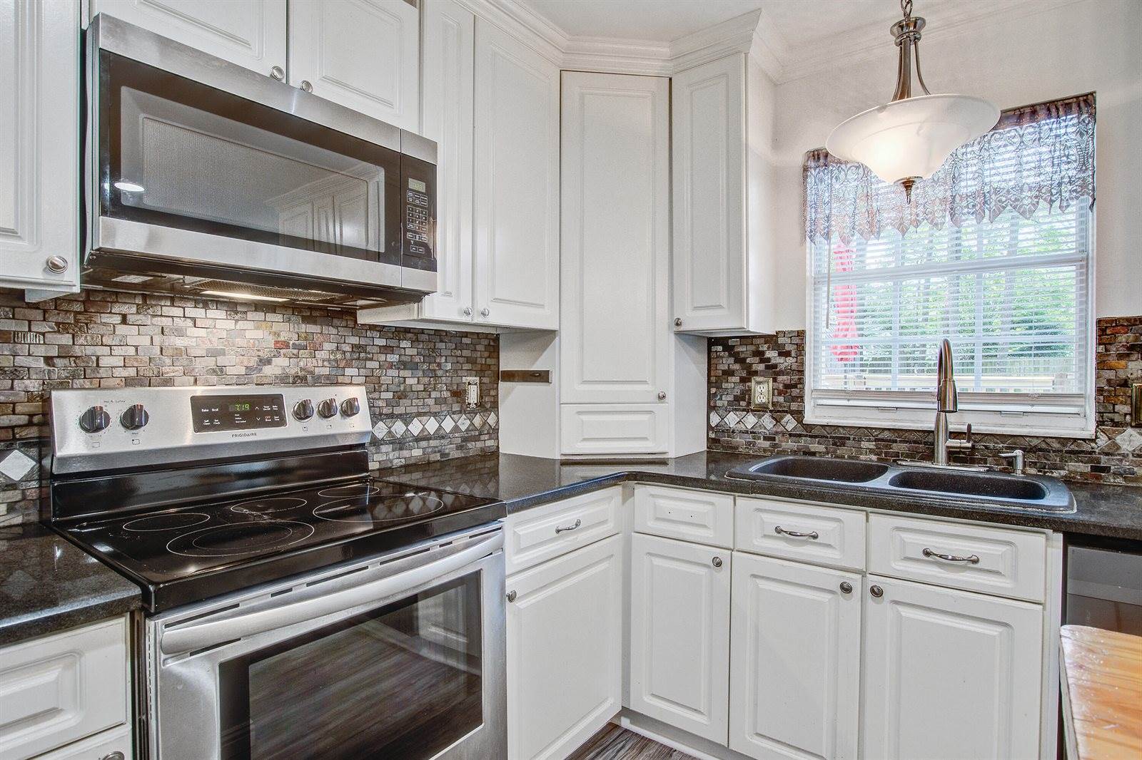 8105 Halifax Way, North Charleston, SC 29420