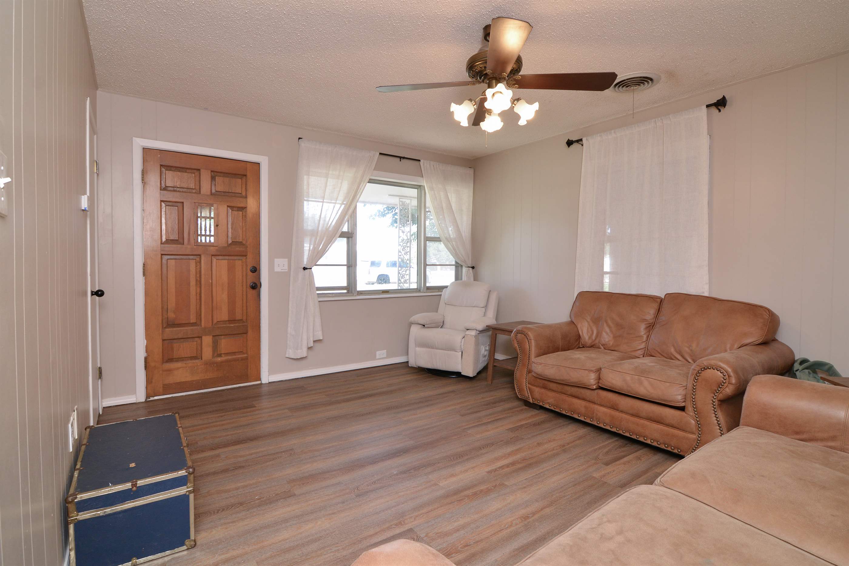 308 W Ellwood Boulevard, Anton, TX 79313