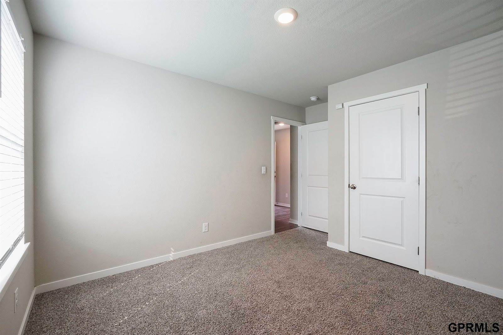 225 North 10th Avenue, Springfield, NE 68059