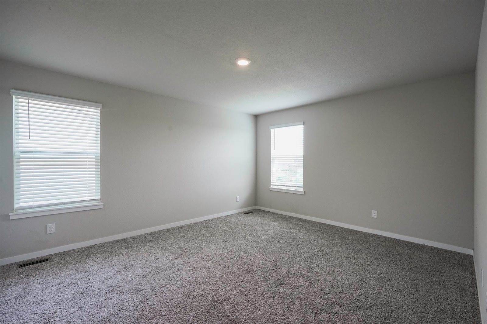 225 North 10th Avenue, Springfield, NE 68059