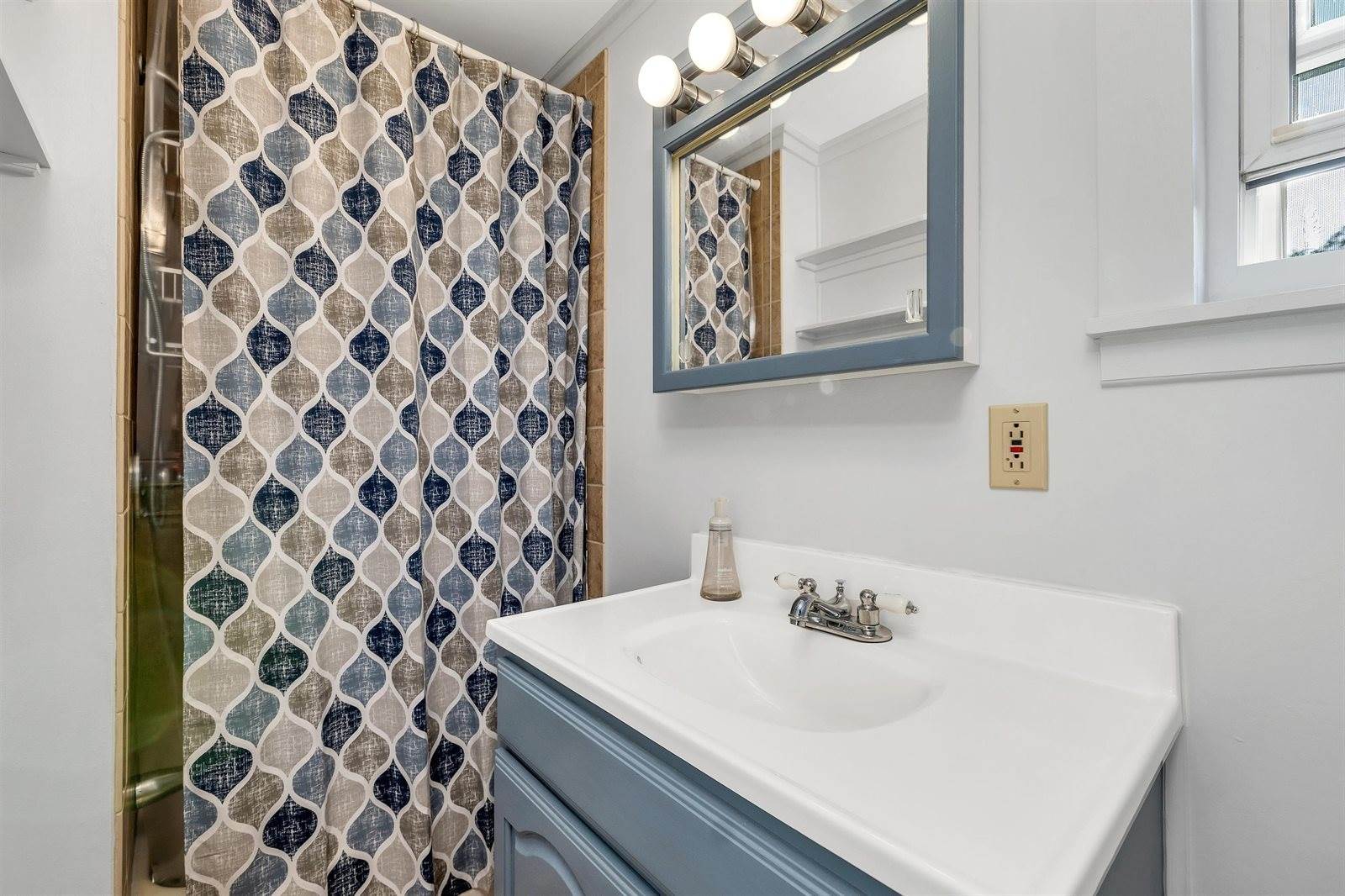 6 Davis Drive, Lebanon, NH 03766