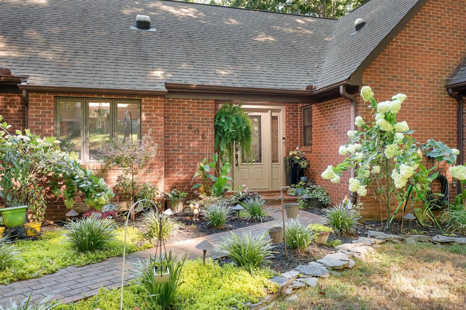 408 Florence Circle, Statesville, NC 28625