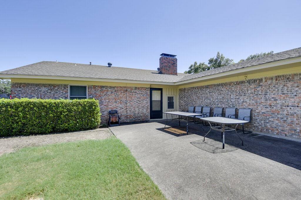 129 Connie Drive, DeSoto, TX 75115