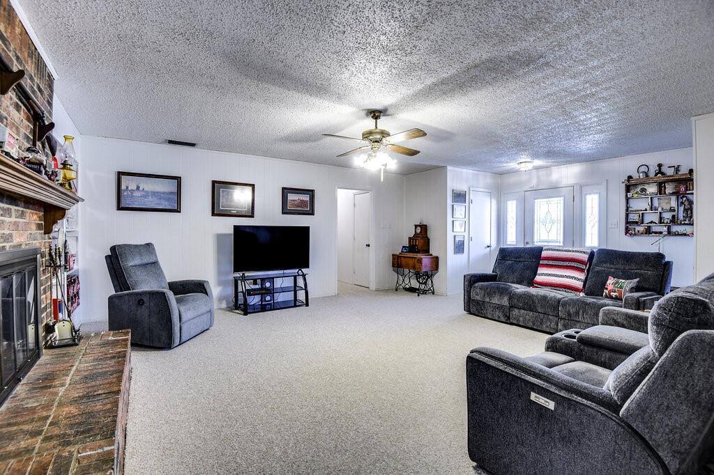 129 Connie Drive, DeSoto, TX 75115