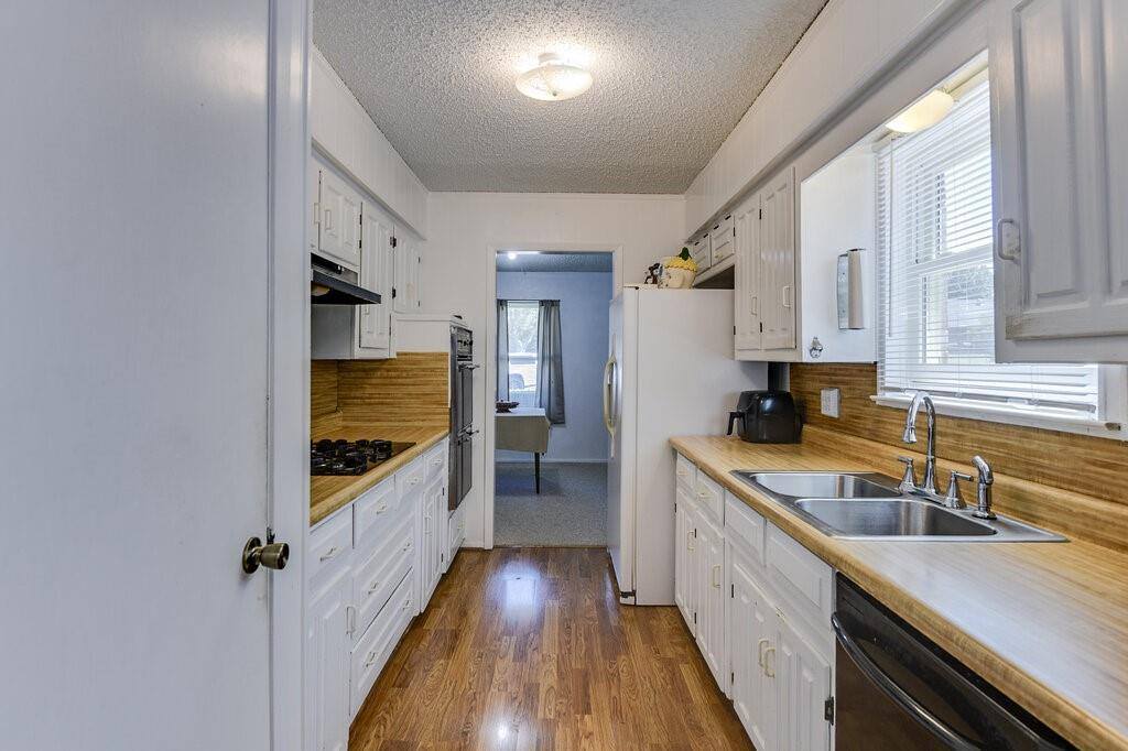 129 Connie Drive, DeSoto, TX 75115