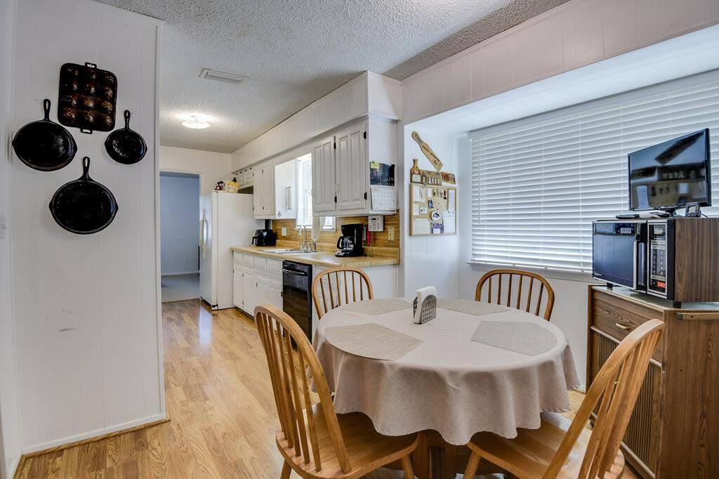 129 Connie Drive, DeSoto, TX 75115