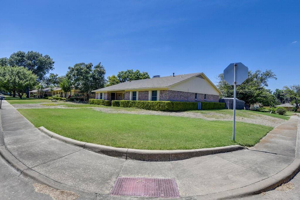 129 Connie Drive, DeSoto, TX 75115