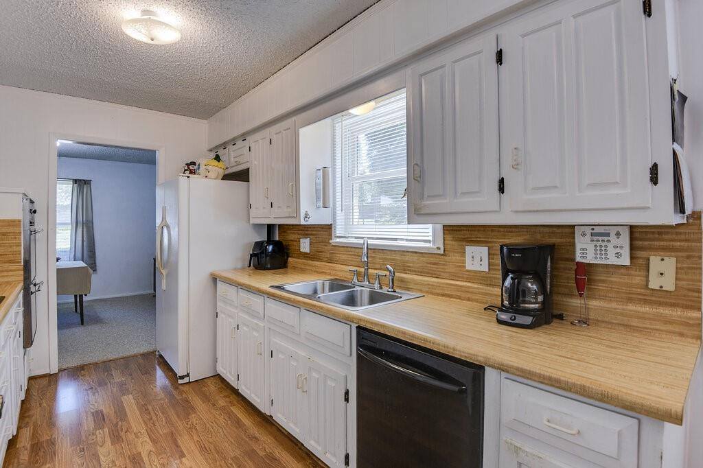 129 Connie Drive, DeSoto, TX 75115