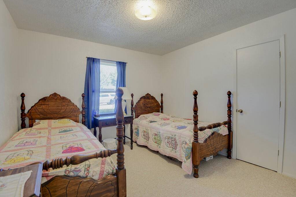 129 Connie Drive, DeSoto, TX 75115