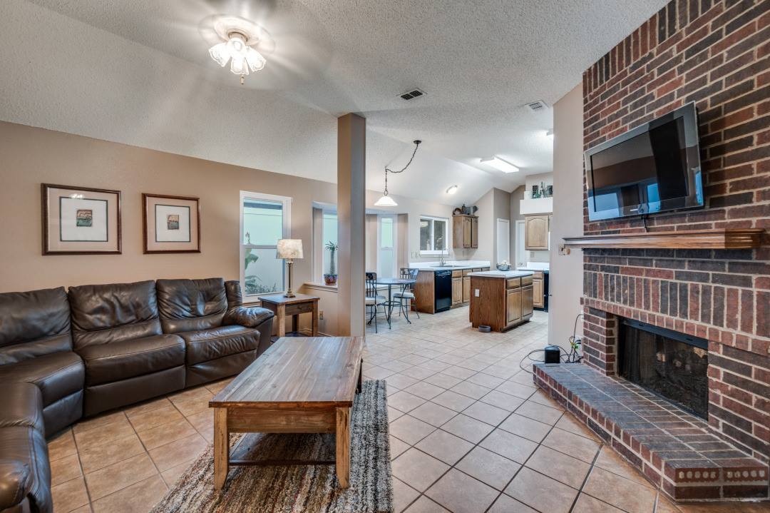 7020 Northpointe Ct, The Colony, TX 75056-4400