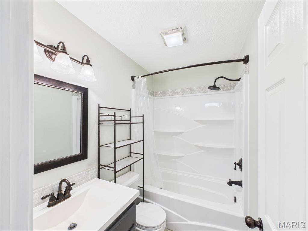 17030 Lensman Road, Saint Robert, MO 65584