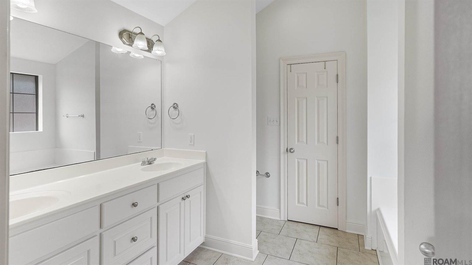 12237 Spring Valley Dr, Geismar, LA 70734