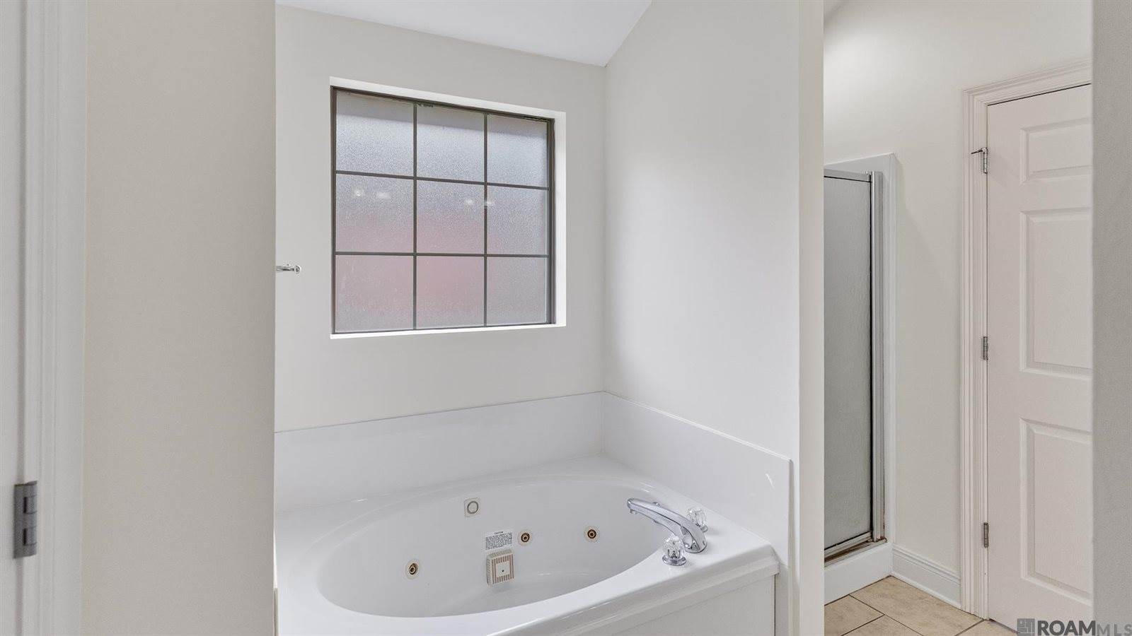 12237 Spring Valley Dr, Geismar, LA 70734