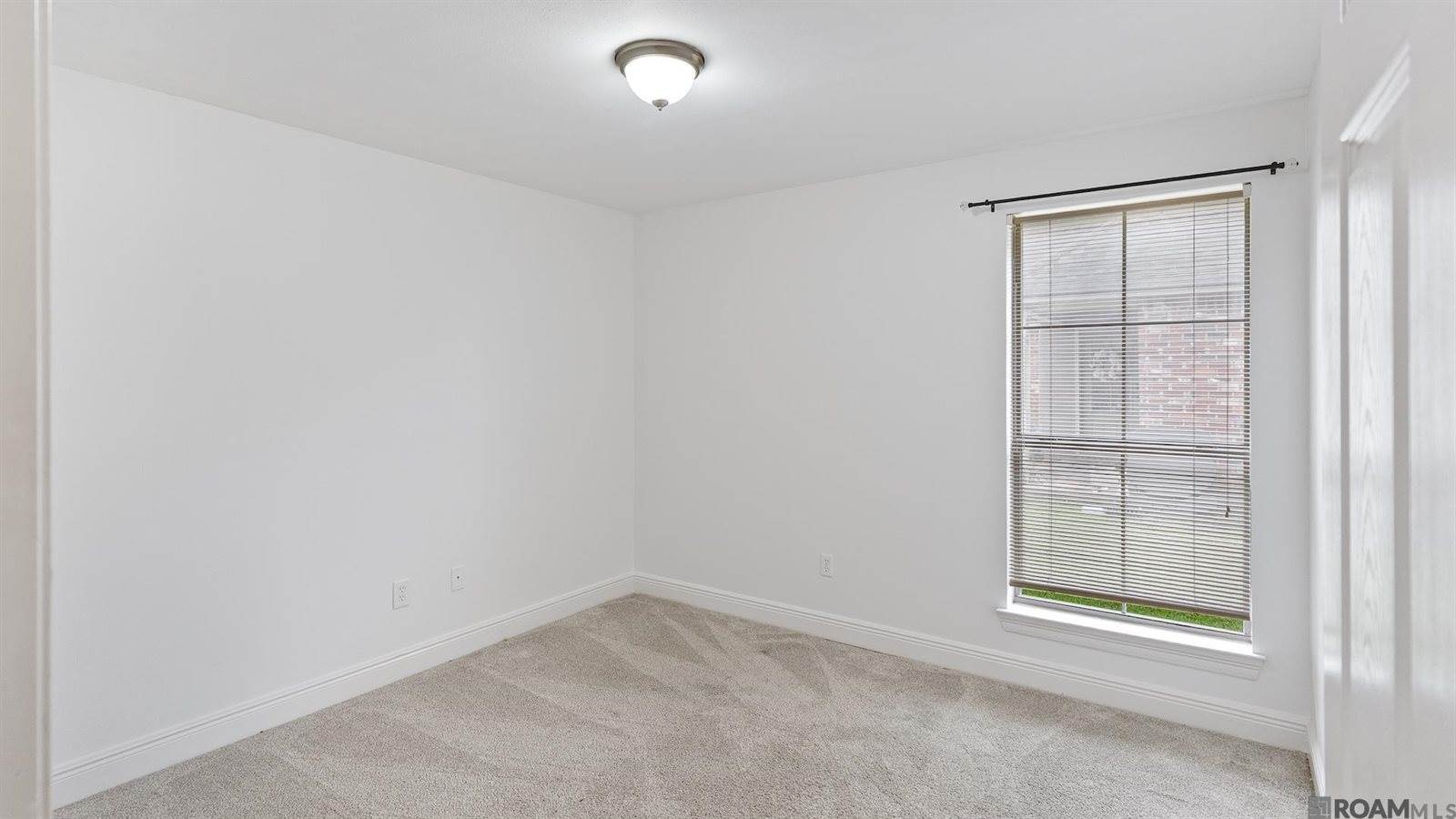 12237 Spring Valley Dr, Geismar, LA 70734