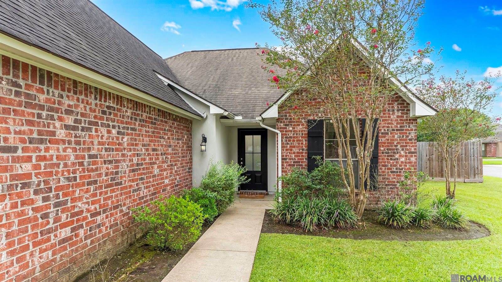 12237 Spring Valley Dr, Geismar, LA 70734