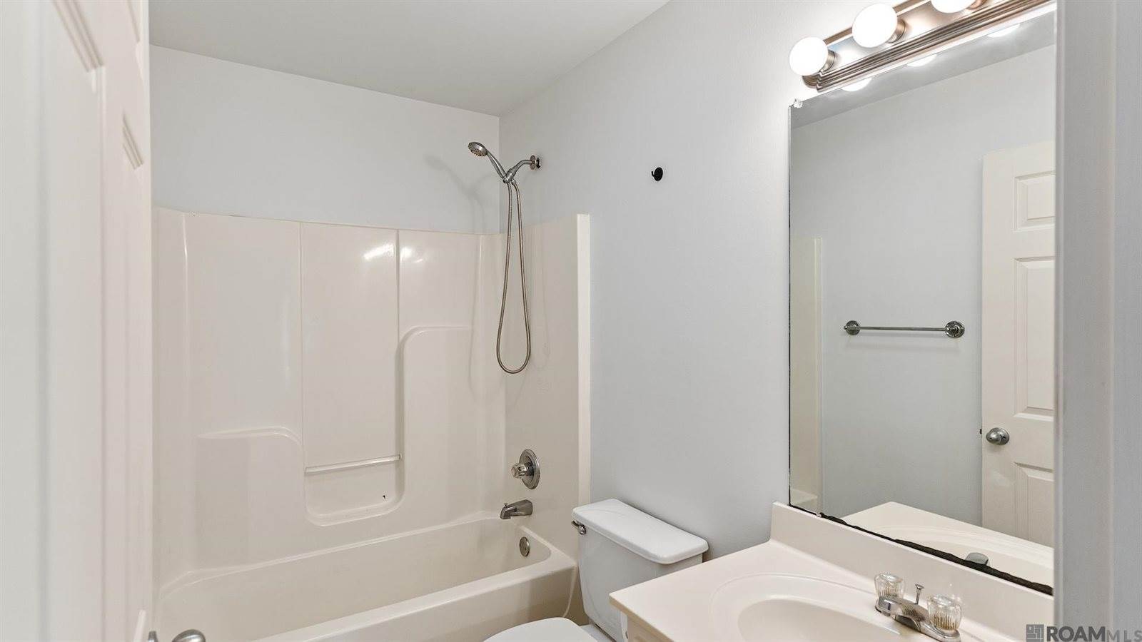 12237 Spring Valley Dr, Geismar, LA 70734