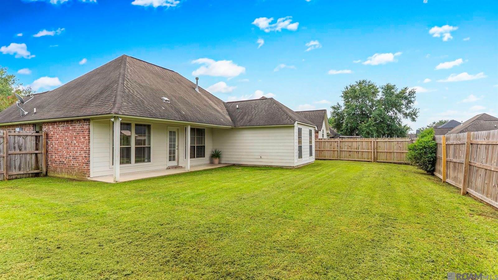 12237 Spring Valley Dr, Geismar, LA 70734