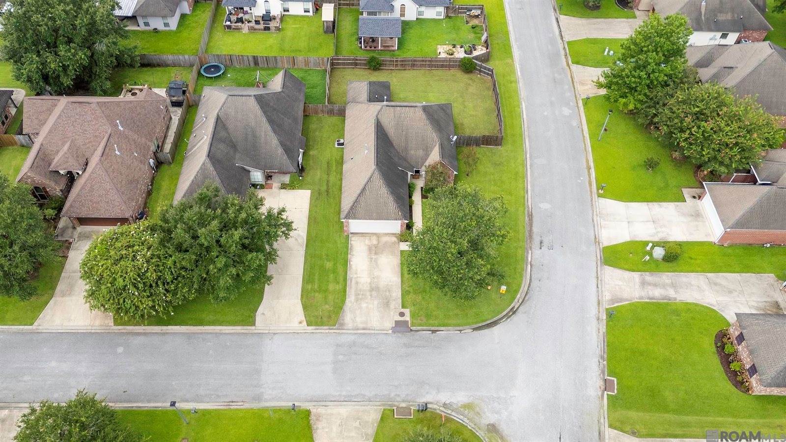 12237 Spring Valley Dr, Geismar, LA 70734