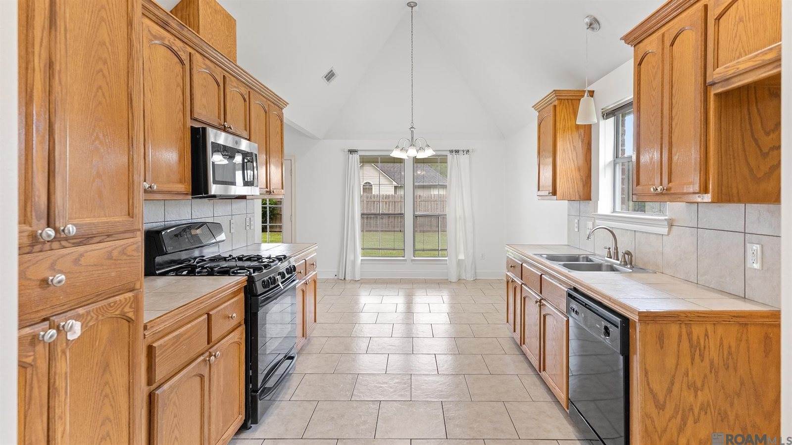 12237 Spring Valley Dr, Geismar, LA 70734