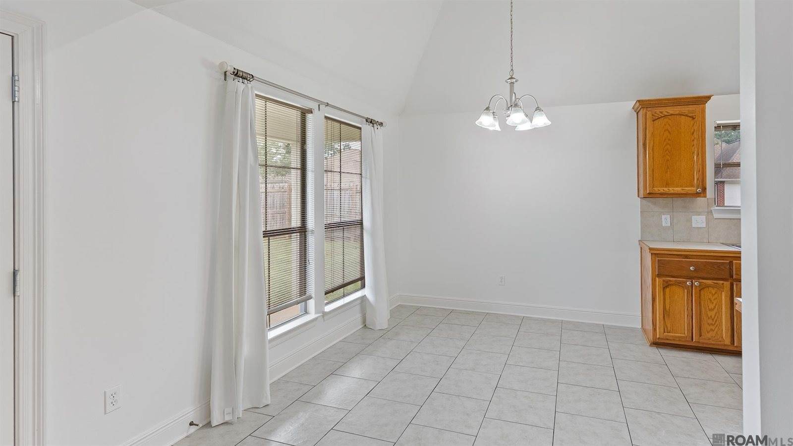 12237 Spring Valley Dr, Geismar, LA 70734