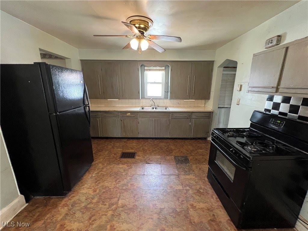 2909 Vestal Road, Youngstown, OH 44509