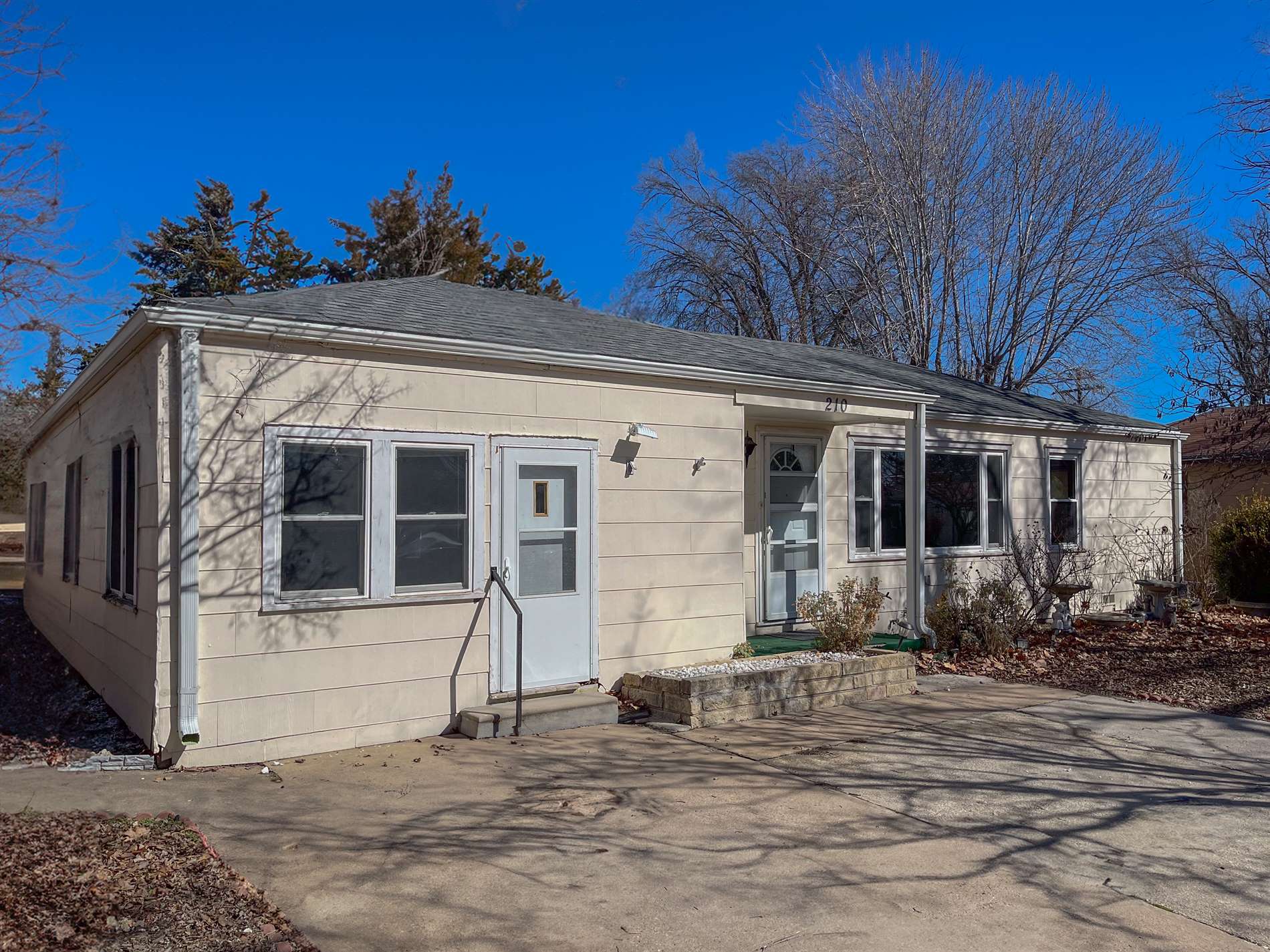 210 Stanley Dr., Arkansas City, KS 67005