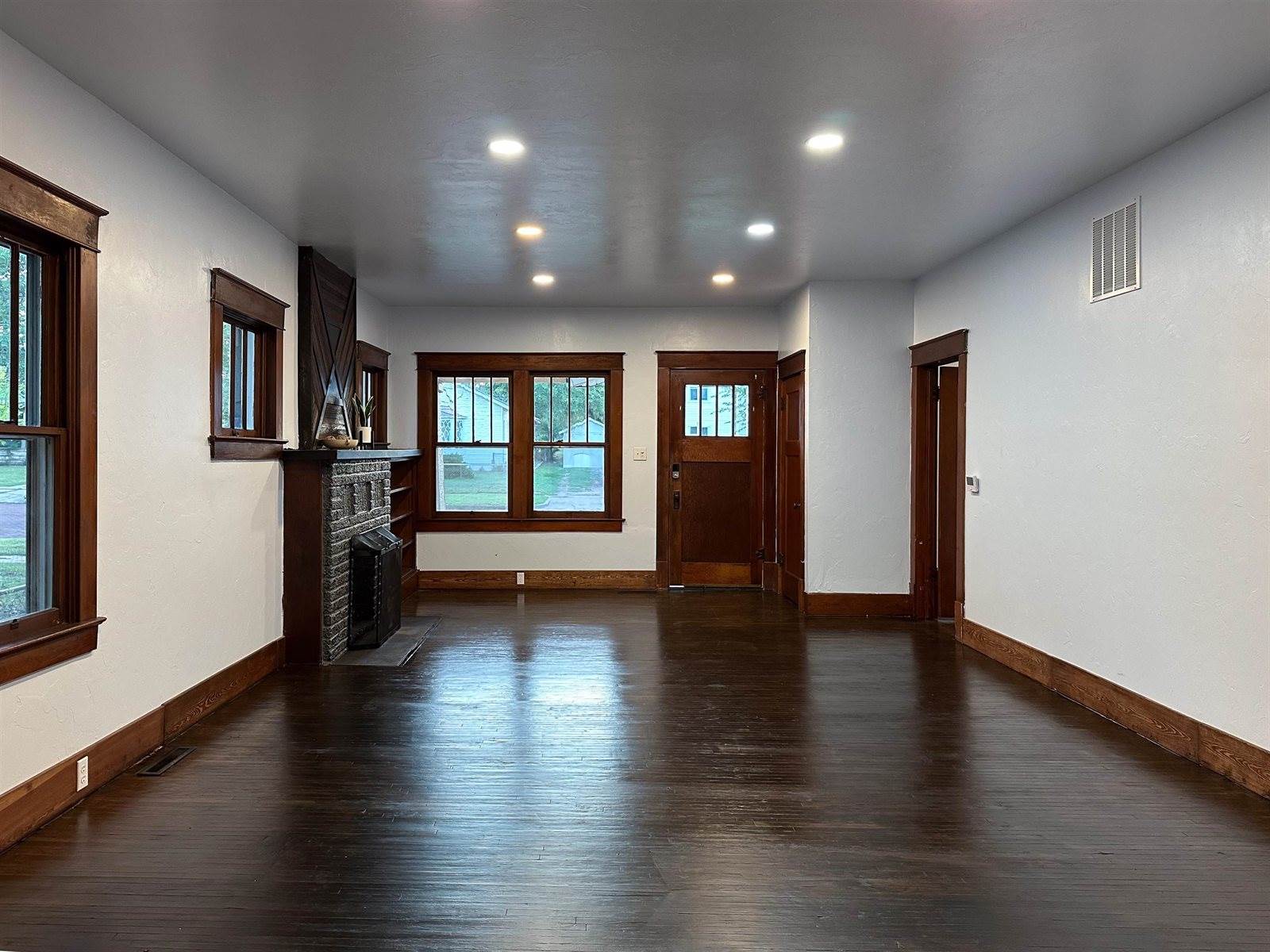 616 North 4th St, Arkansas City, KS 67005