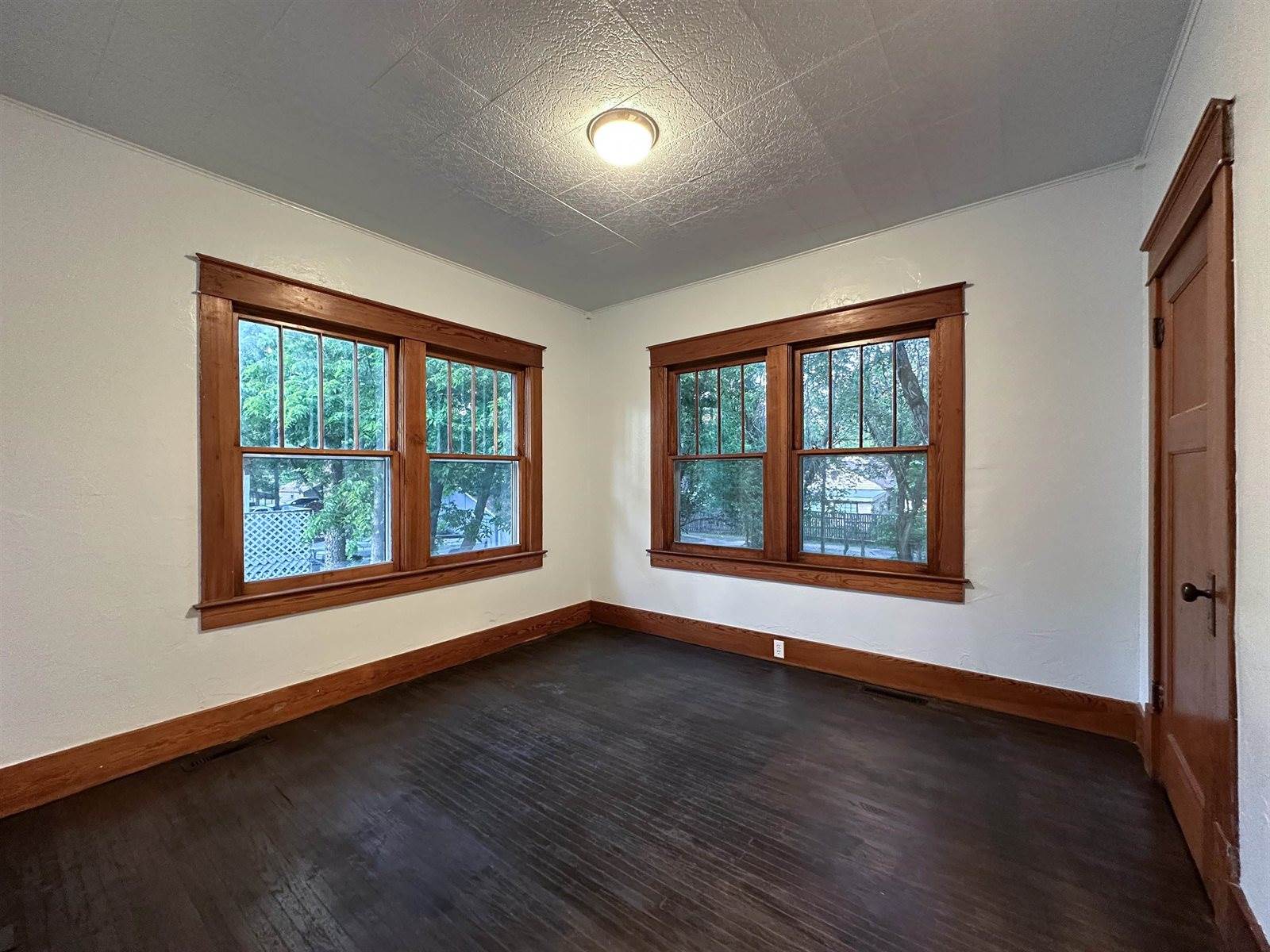 616 North 4th St, Arkansas City, KS 67005