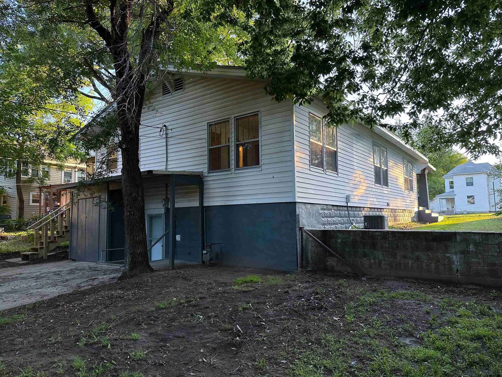 616 North 4th St, Arkansas City, KS 67005