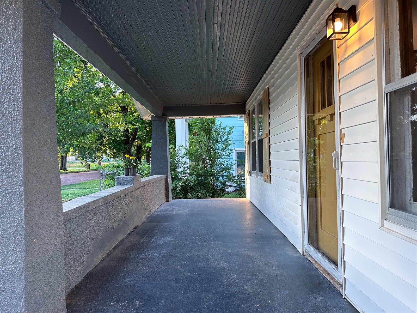 616 North 4th St, Arkansas City, KS 67005