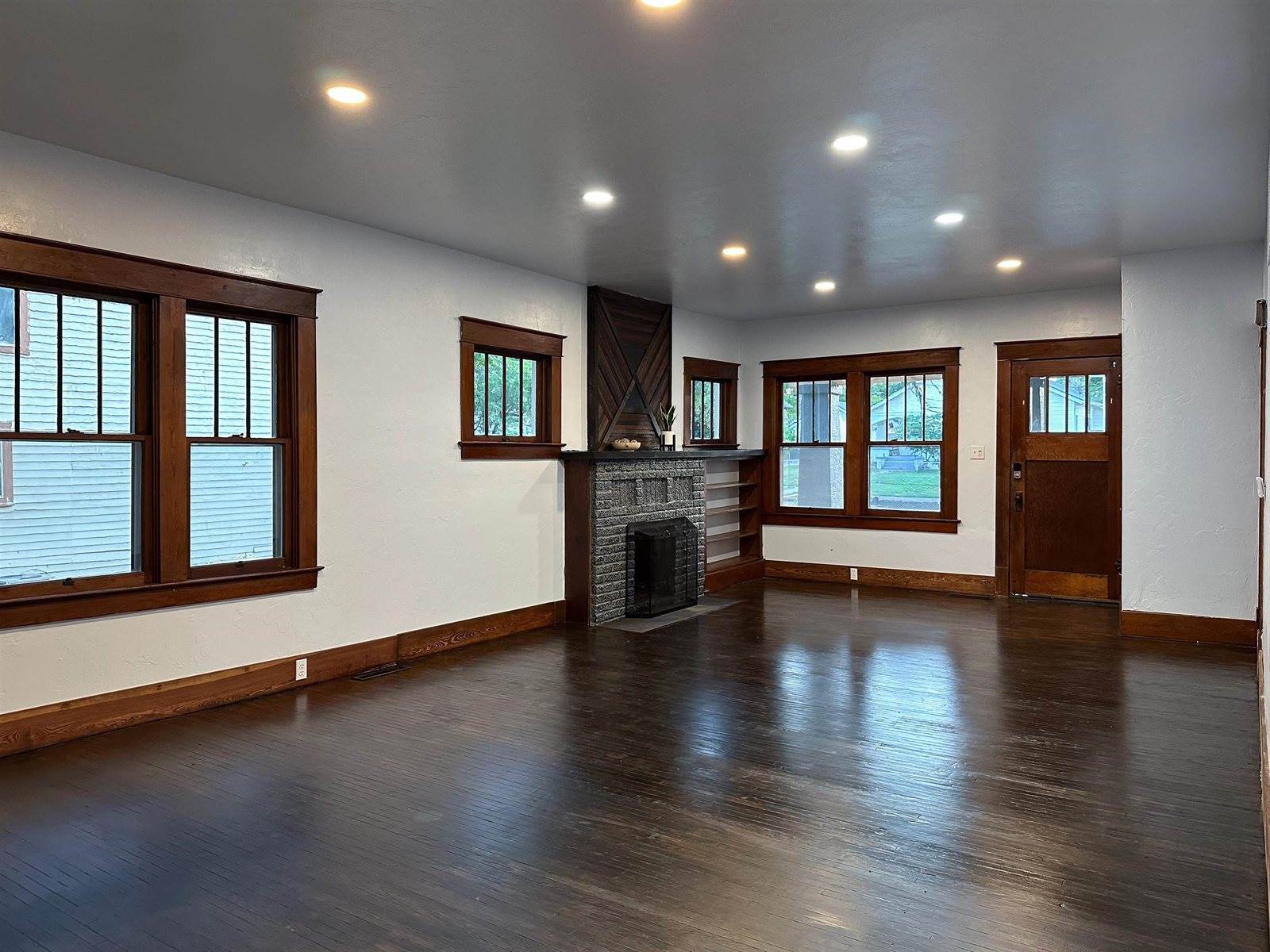 616 North 4th St, Arkansas City, KS 67005