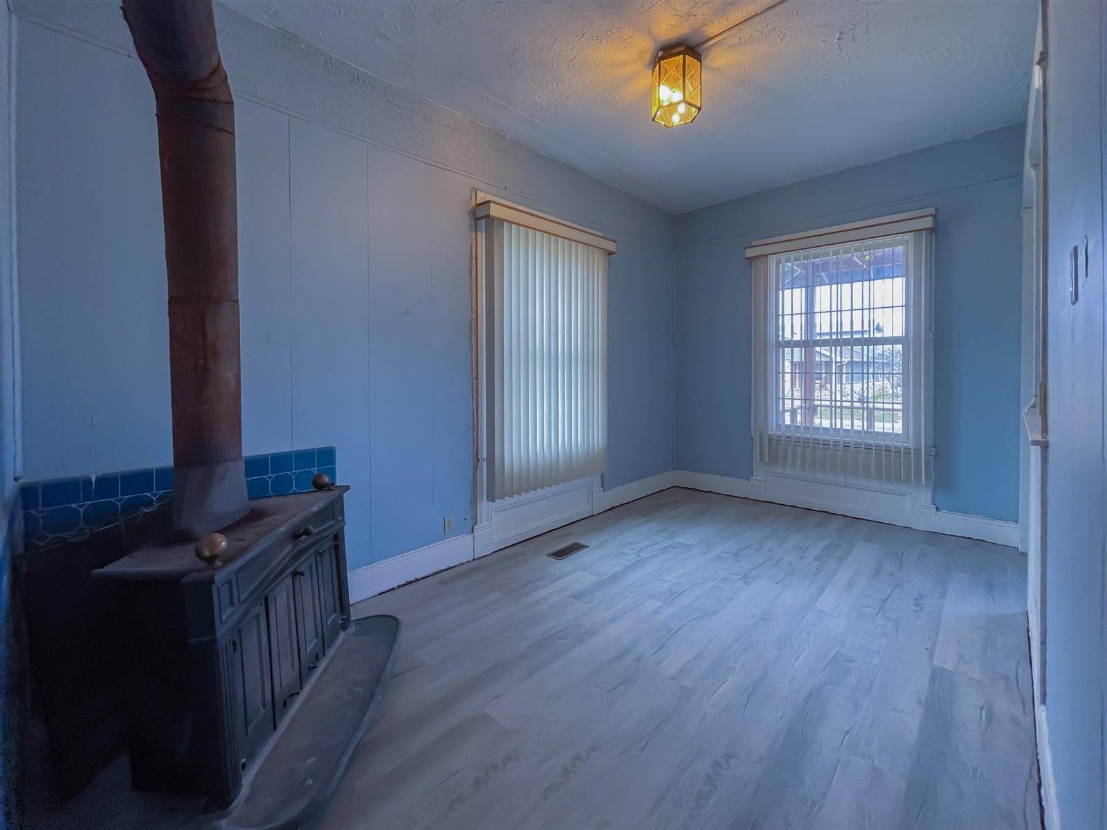 825 North 7th St, Arkansas City, KS 67005