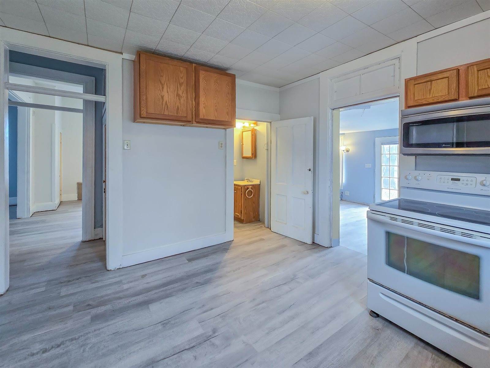 825 North 7th St, Arkansas City, KS 67005