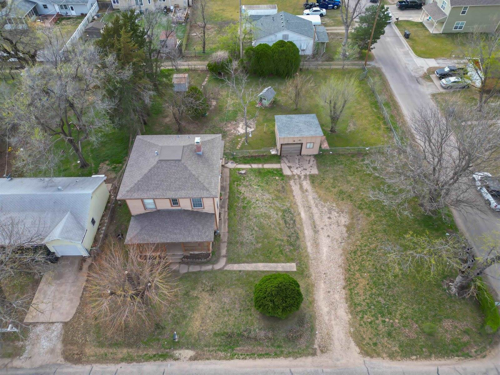 825 North 7th St, Arkansas City, KS 67005