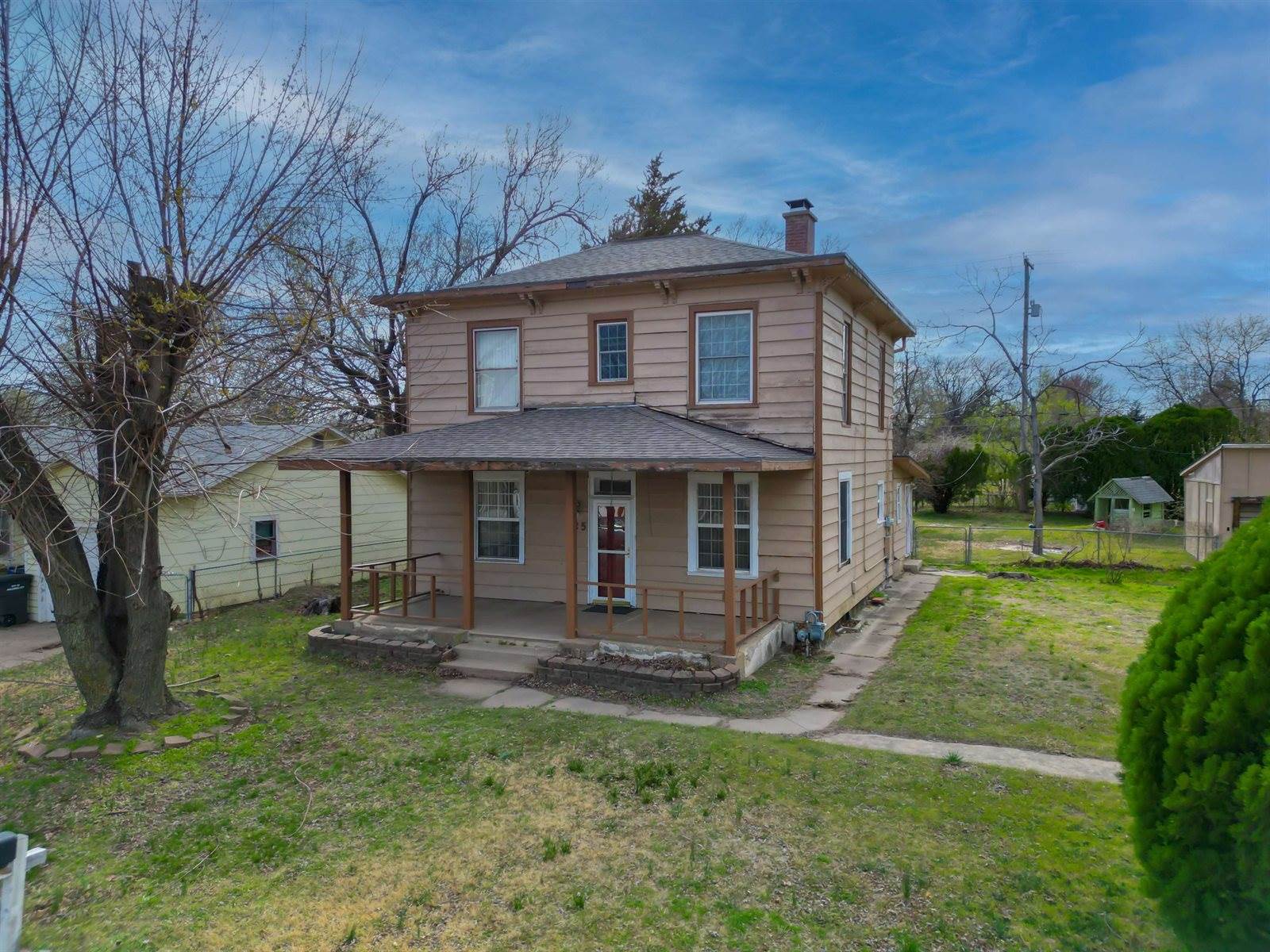 825 North 7th St, Arkansas City, KS 67005