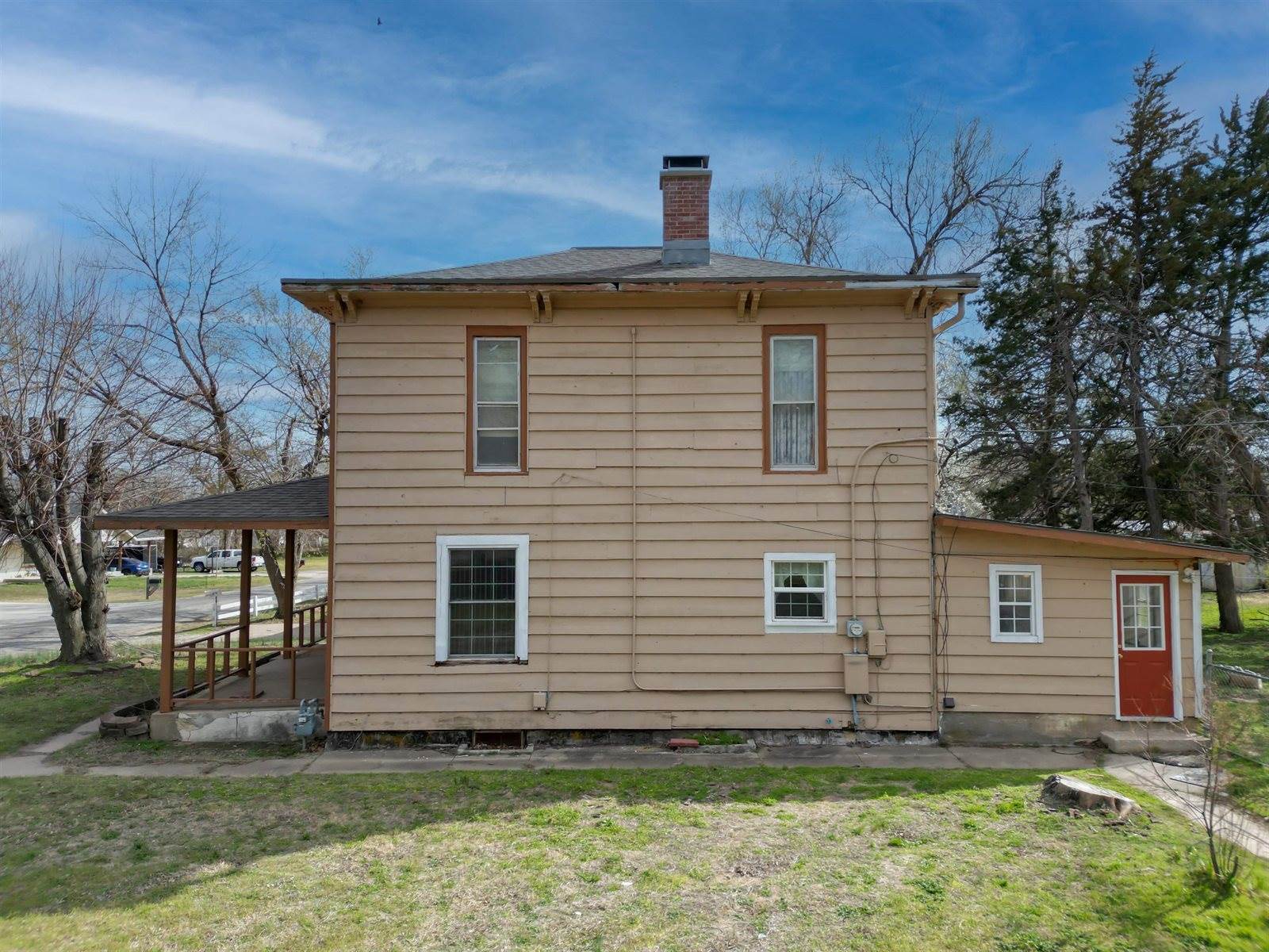 825 North 7th St, Arkansas City, KS 67005